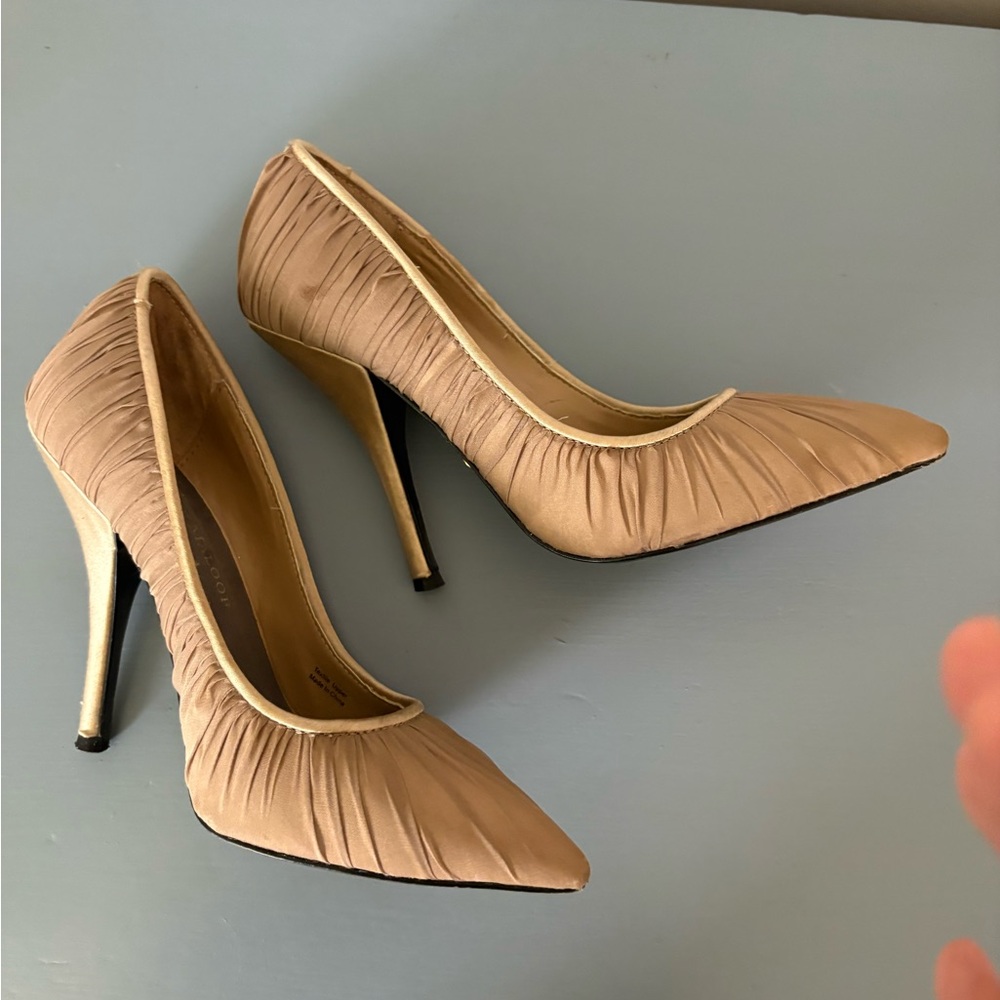 Adrienne Maloof Tan Pointed Toe Heels - Picture 2 of 13